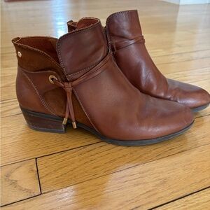 Pikalinos Women's Brown Leather Ankle Boots - Casual Comfort